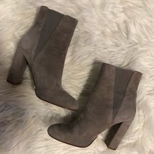 STEVE MADDEN WORN ONCE BOOT SUEDE HEEL